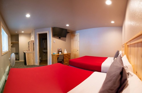 Silverton Hotel | Triangle Motel