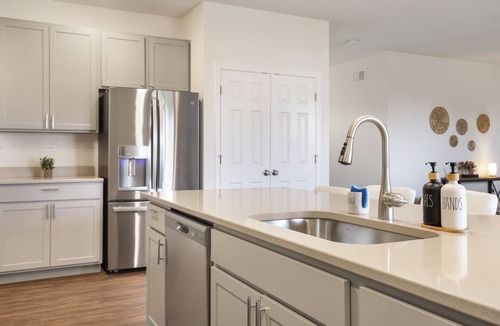 McHenry House | Trust: 3BR - 2 BT Spacious House w/Boho Aesthetic