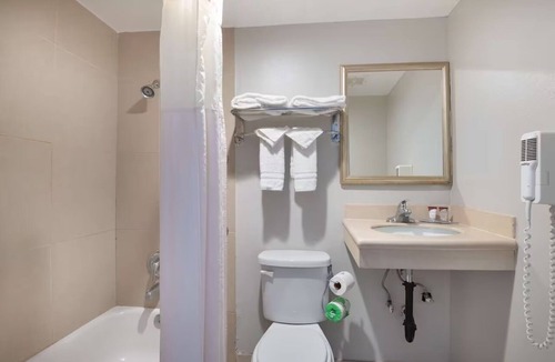Feldman's Hotel | Tucson Two-Full Bed Room w/Outdoor Pool, Parking & Steps to University