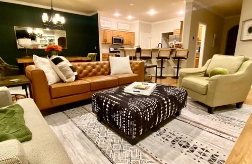 Bella Vista House | Tunnel Vision Trailside Retreat!