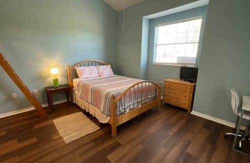Williston House | Two Hawk Hammock Suite