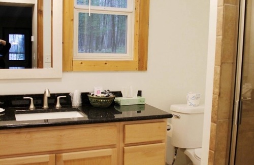 Iron Mountain Hotel | Ultimate Relaxation at Pine Mountain | Indoor Pool | Ski-in/Ski-out & Golfing