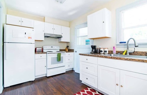 Astoria Apartment | Uniontown Boat View House