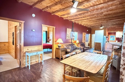 Eagle River Cabin | Unique 7br 3ba Cabin, Catfish Lake Eagle River Chain, sleeps 14! lakeside decks