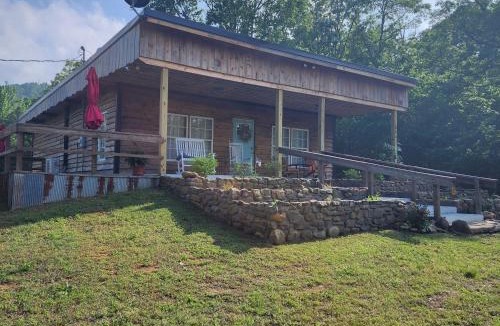 Mena House | Unique Country Cabin Meets Farmhouse Modern!