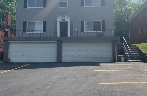 Reading Apartment | Updated 2BR Near Blue Ash & Downtown Cincinnati | Ideal for Long Stays