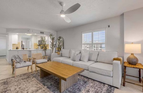Seawinds Condo Condo | Updated direct oceanfront corner 2/2 with stunning beach views, a heated pool, and parking garage