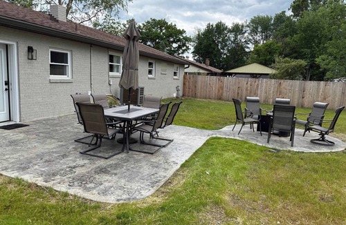 Roselawn Finance House | Updated home connected to Veterans Memorial Park