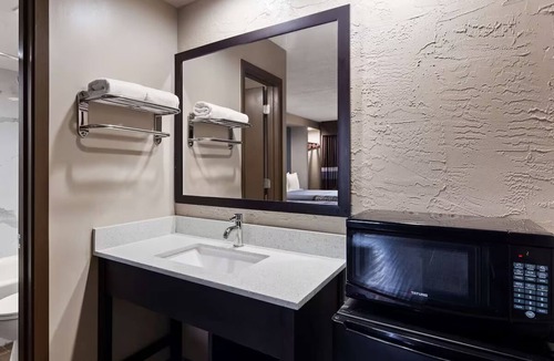 Jasper Hotel | Value-Focused Jasper Accommodation with Access to Parks, Trails & City Center