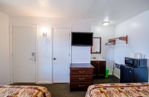 Macon Hotel | Value Meets Comfort | Modern Stay w/Breakfast, Wi-Fi & Free Parking