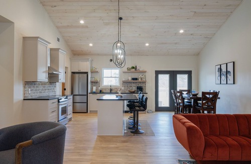 Wagener House | Victory Reins- Quiet Country Stay Near Aiken & I-20 + Parking, Golf, Horses