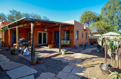 Blenman-Elm House | Villa Laguna - Spacious 3BR 1BA Private Pool Oasis Near UofA