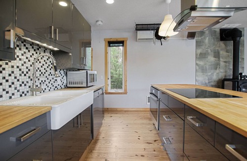 Skamokawa House | Wake up right on the water at this cozy riverfront escape. Step onto the deck, sip your coffee, watch the river roll by, and unplug. Peaceful, private, and perfect for slowing down, spotting wildlife, and soaking up true waterfront living.
