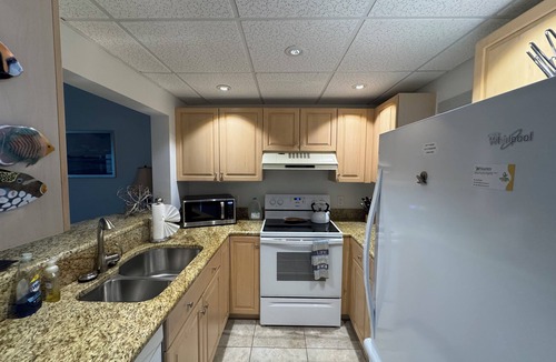 Old Naples Condo | Walk to Downtown 5th Ave Naples & Beach 2-Master BR condo Waterfront Views -WiFi