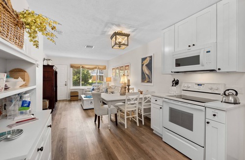 Butler Beach Cottage | Walk to the beach!