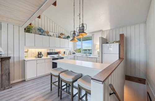 Cedar Key Villa | Walkable * 20% Weekly Disount * 30% Monthly Discount * Gulf Front * Townhouse
