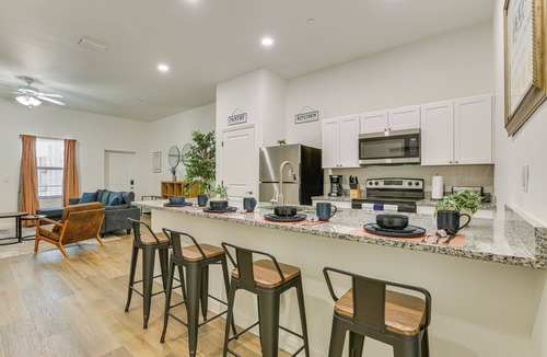 LaBelle Apartment | Walkable Downtown LaBelle Apt w/Private Balcony!
