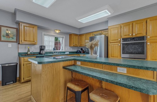 Irvington House | Walkable Shops and Dining. Family size & Dog Friendly