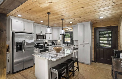 Lake Norman of Catawba Cottage | Waterfront 1-acre Private Dock, Hot Tub, Firepit Bankhead Lodge by Avantstay