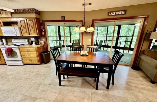 Fairfield Bay Cabin | Waterfront Cabin Ideal for Families and Outdoor Adventures in Arkansas