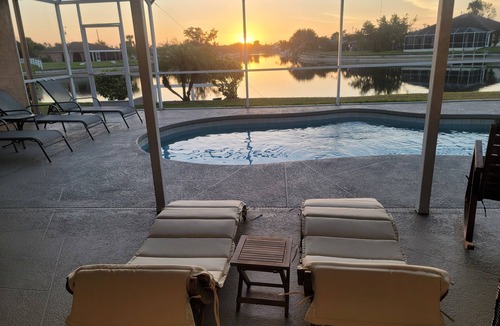 Fort Myers House | Waterfront Canal with Paddle boarding, kayaking, and fishing