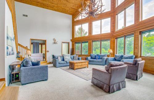 Day House | Waterfront Central Wisconsin Cabin w/Indoor Pool!