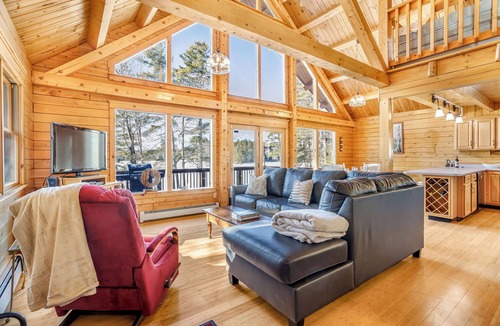 New Durham House | Waterfront Chalk Pond - Fireplace - Kayaks