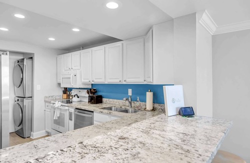 Meadows Condo | Waterfront Dock Pool Near Duval St Penthouse