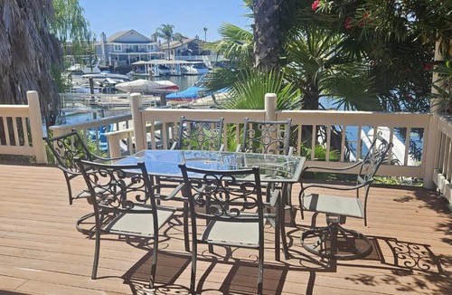 Discovery Bay House | Waterfront Elegance