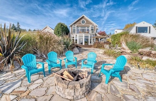 Gig Harbor House | Waterfront high end home-dock, hot tub fun