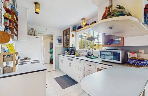 Bainbridge Island Cabin | Waterfront Retreat w/Private Dock, Hot Tub + Starlink – Walk to Ferry