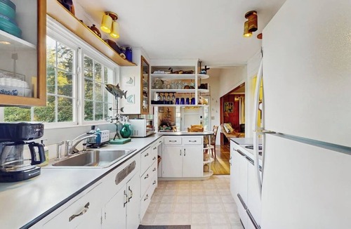 Bainbridge Island Cabin | Waterfront Retreat w/Private Dock, Hot Tub + Starlink – Walk to Ferry