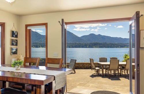 Amanda Park House | Waterfront Spacious Custom Lakefront Home - Lake Quinault, Olympic National Park