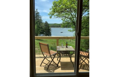 Omaha Cottage | Water’s Edge cottage, Table Rock Lake, Golf, Branson, lakefront, Hot tub,