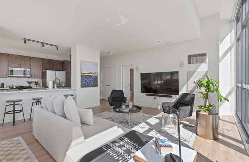 Downtown Chicago Apartment | West Loop PH: Unmatched Views & Private Deck