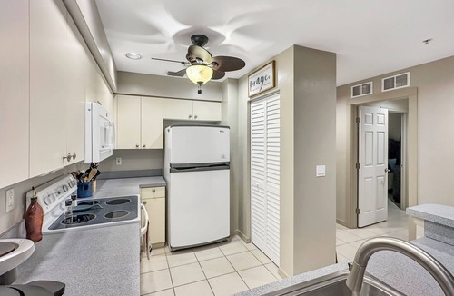 Burnt Store Marina Condo | Where the Wild Things Are - Watch the Manatee right off the Lanai!