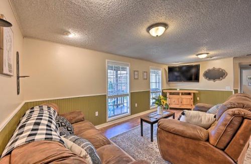Broken Bow House | 'Whispering Oaks' Broken Bow Cottage Near Hiking!