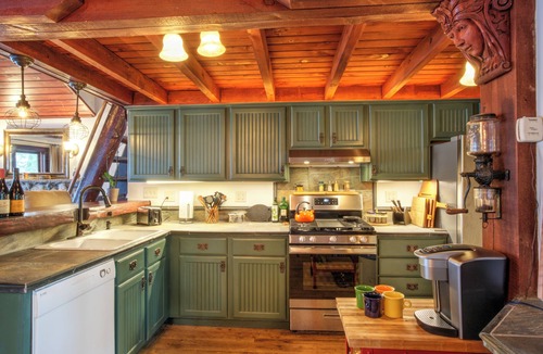 Cornucopia Cabin | Whispering Pines on Lake Siskiwit