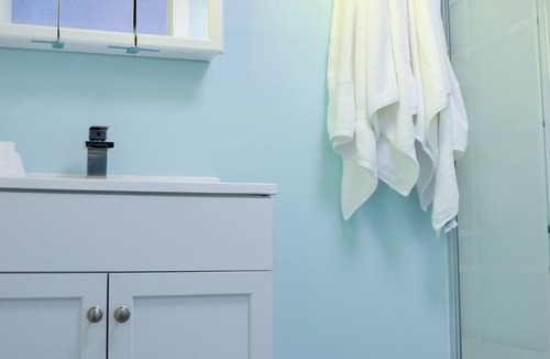 Whitehall Hotel | Whitehall Cottages Boutique Motel - 2 Full Beds