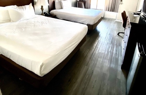 Branson Theater District Hotel | Willow Tree Inn