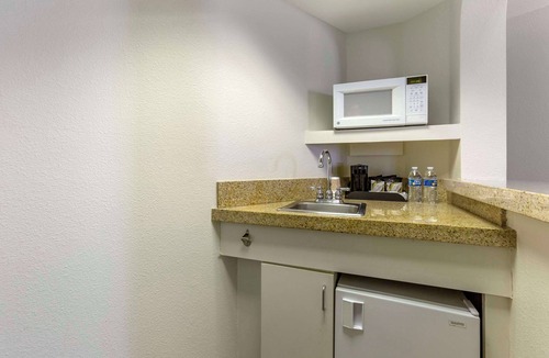 Surprise Original Townsite Hotel | Windmill Suites Surprise - Phoenix, an Ascend Collection Hotel
