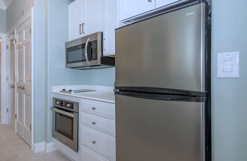 Osprey Condo | Windsor Lodge Unit 20, studio, close to the beaches, pool access