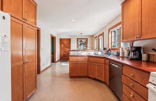 Tolovana Park House | Windwhistle - Oceanfront!