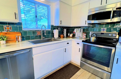 Catalina House | WINTER WHERE IT'S WARMER! One-Story, Patio w/Mountain Views & Washer/Dryer!