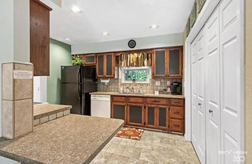 Bella Vista House | Wooded, Quiet Cottage, Very close to the Back 40