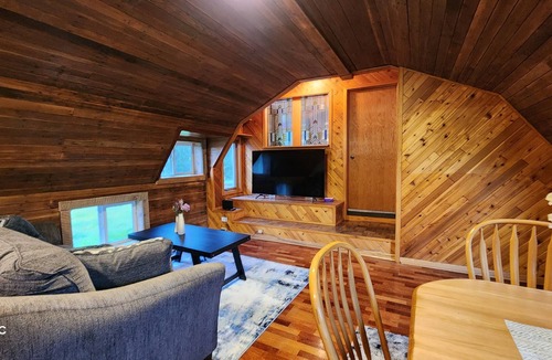 Womens Bay House | World War 2 Quonset Hut, River & Mountain Views, full kitchen & WiFi