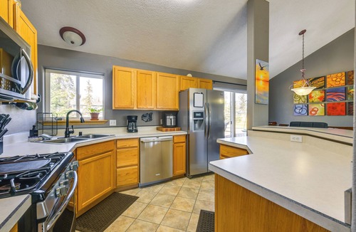 Kalifornsky House | Yard Space w/Fire Pit: Kenai Getaway!