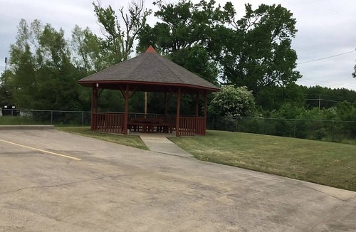 Cabot House | You Found it! Free Breakfast, Free Parking, Pets Allowed, Outdoor Pool