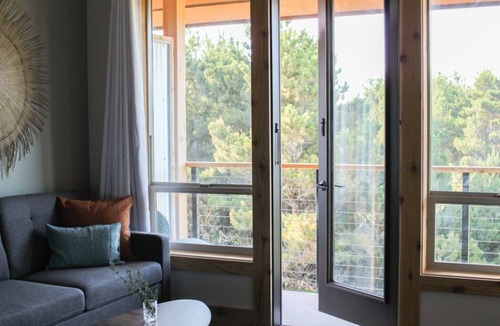 Long Beach Hotel | Your Coastal Escape: 2 Stylish Oceanfront Units! Minutes to Long Beach!