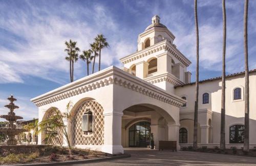 Oxnard Shores Resort | Zachari Dunes on Mandalay Beach, Curio Collection by Hilton